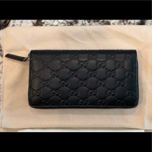 Gucci Black Ssima Leather Signature Zip Around Wallet